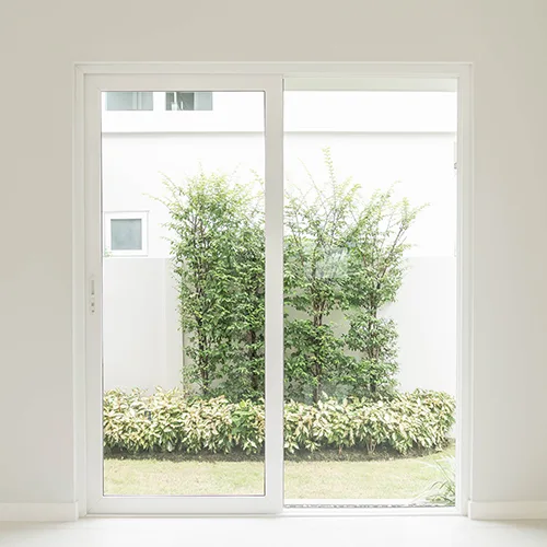 تنظيف نوافذ الزجاج